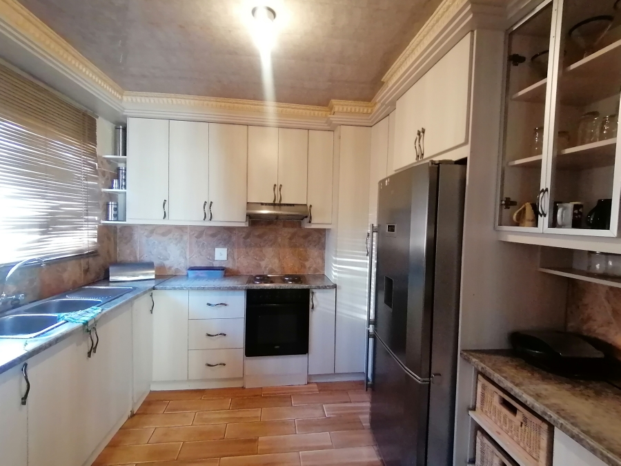 3 Bedroom Property for Sale in Kanana North West